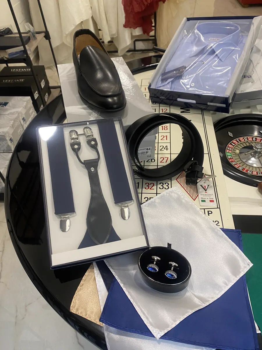 Accessori per uomo: bretelle, cintura, gemelli e scarpe